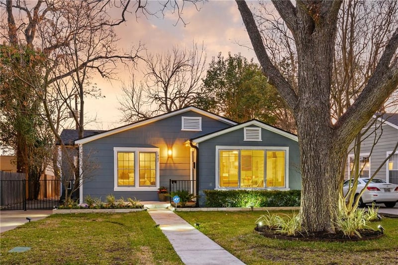 Virtual tour of 1907 W 36th ST