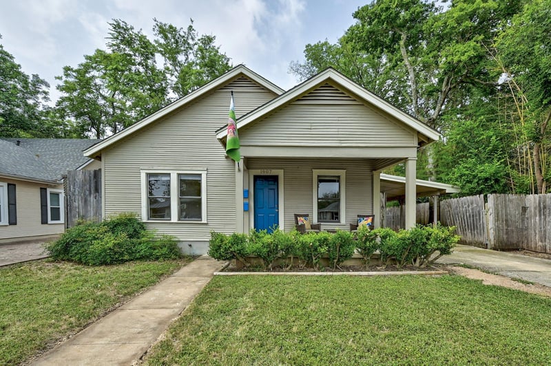 Virtual tour of 1907 W 37th ST Unit #A & B