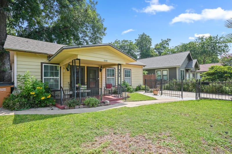 Virtual tour of 1908 Holly ST