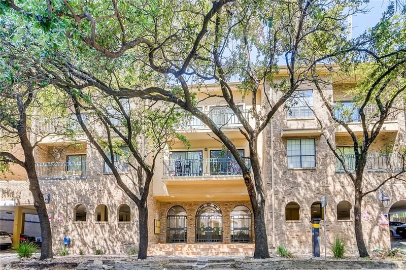 Virtual tour of 1908 San Antonio St Unit #209