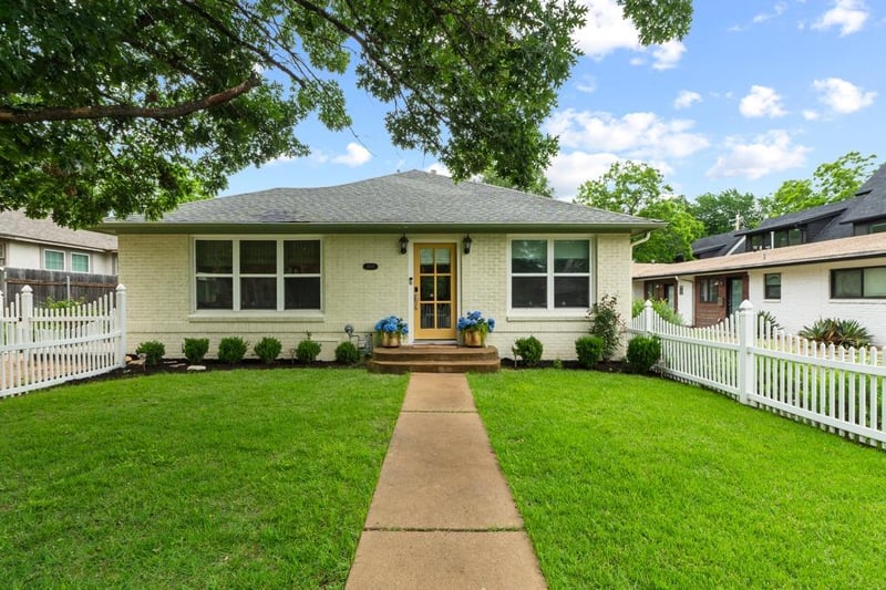 Virtual tour of 1908 W 37th ST