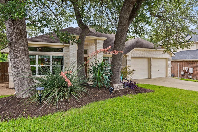 Virtual tour of 1909 Holly Hill DR