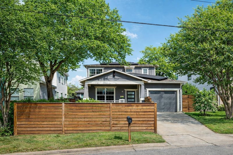 Virtual tour of 1910 E 10th ST