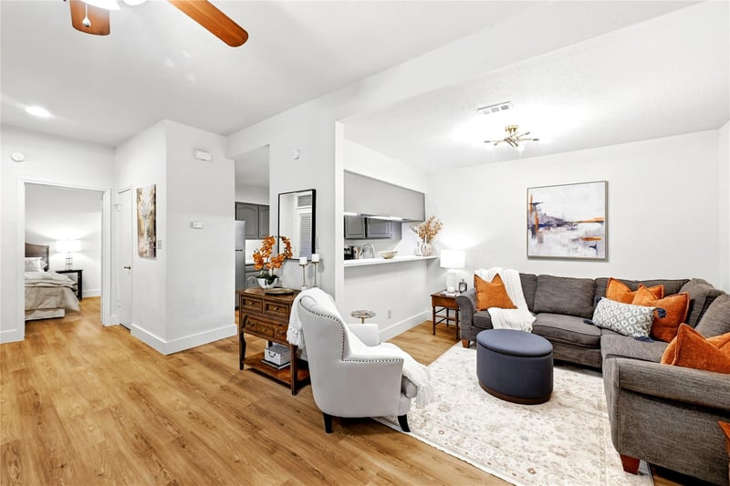 Virtual tour of 1910 Robbins PL Unit #105