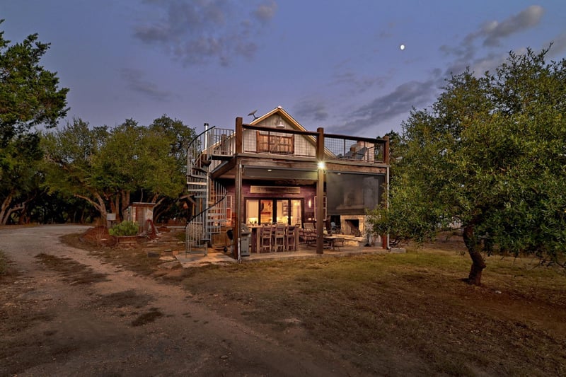 Virtual tour of 1910 Sandy Point Rd
