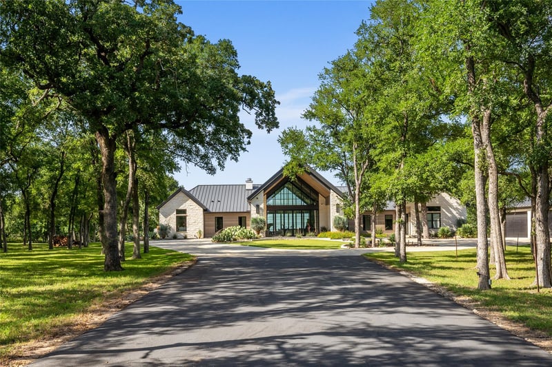Virtual tour of 19102 Post Oak RD
