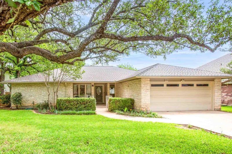 Virtual tour of 1911 Oakview Dr