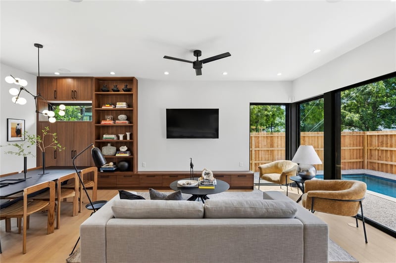 Virtual tour of 1912 S 3rd ST