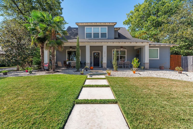 Virtual tour of 1912 S Church St