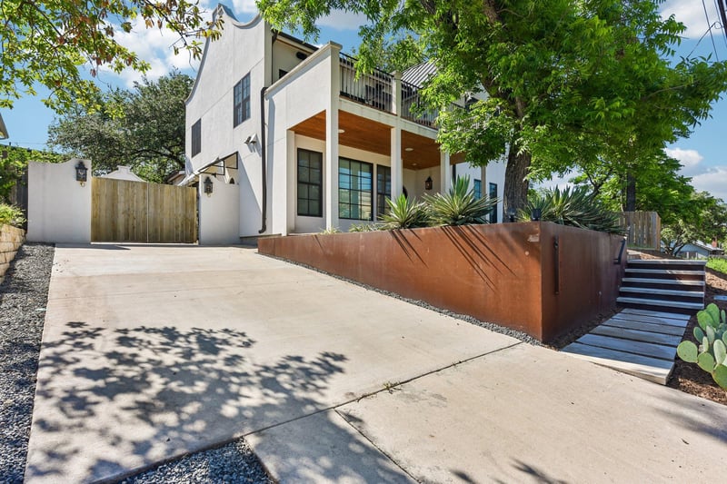 Virtual tour of 1915 Brackenridge ST