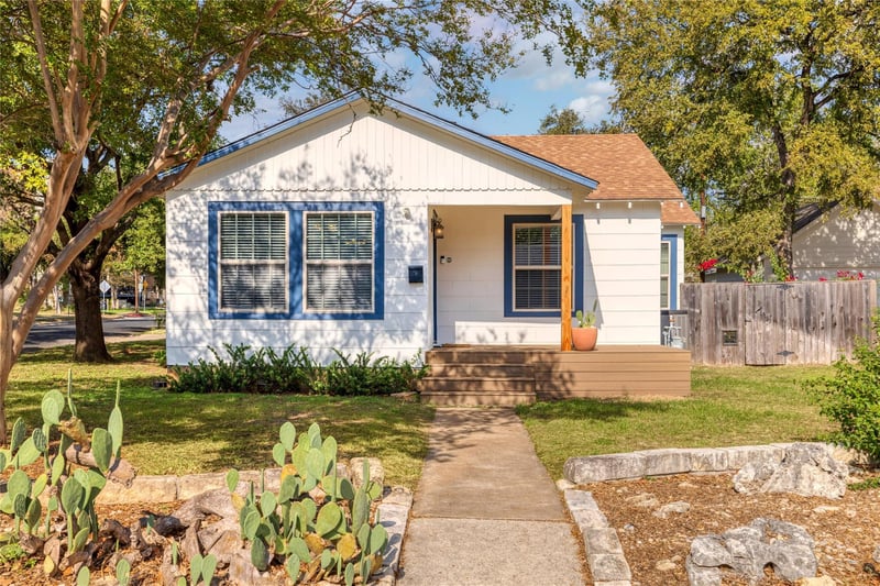 Virtual tour of 1920 W 40th ST