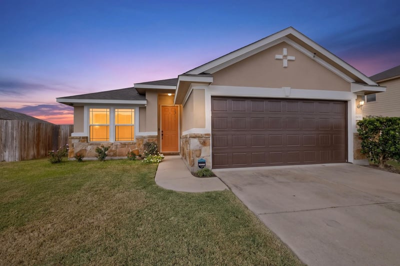 Virtual tour of 19201 Nicole Ln