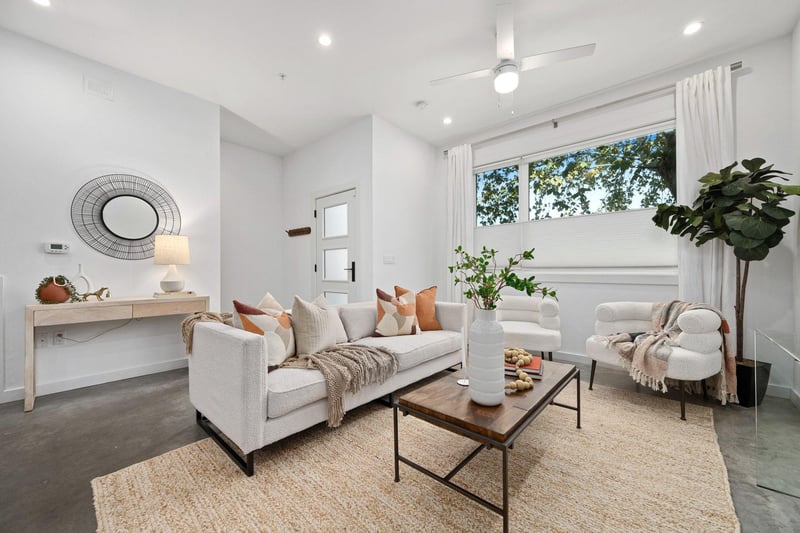 Virtual tour of 1931 E 38 1/2 ST Unit #43