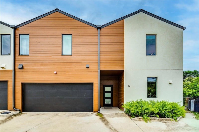 Virtual tour of 1931 E 38th 1/2 ST Unit #62