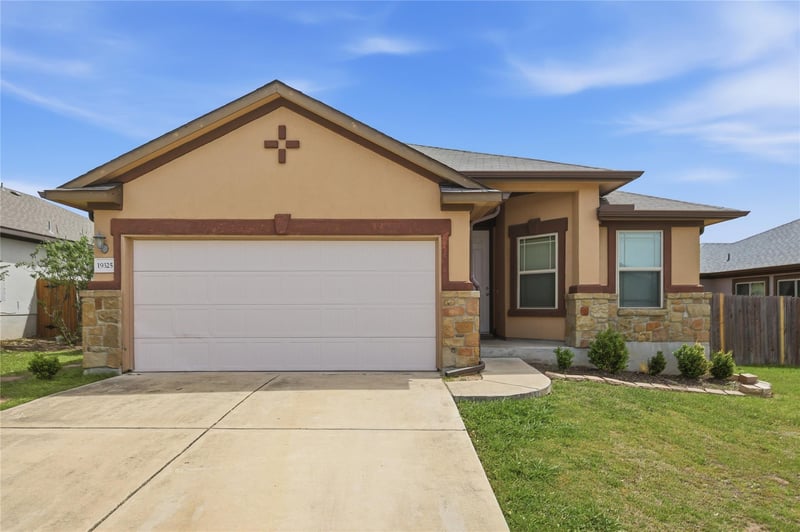 Virtual tour of 19325 Stokes LN