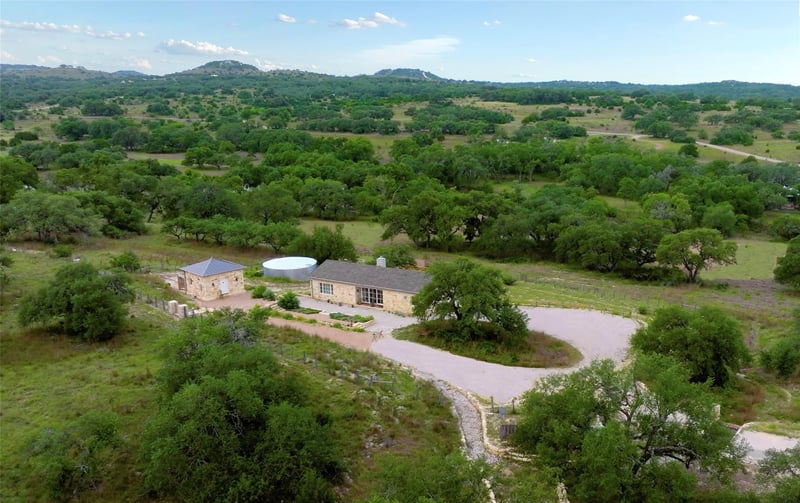 Virtual tour of 1934 N Walnut Springs RD