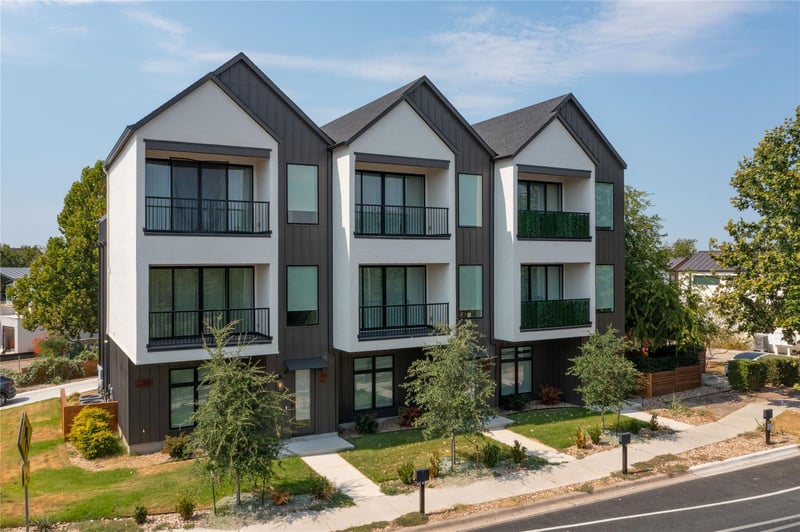 Virtual tour of 1937 E 38th 1/2 St Unit #A