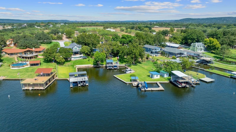 Virtual tour of 1940  Williams Lakeshore Dr