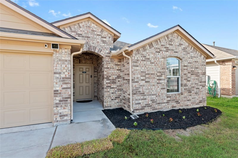 Virtual tour of 19408 Great Falls Dr