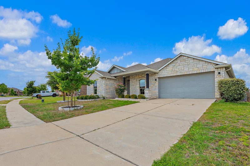 Virtual tour of 1958 Mexia DR