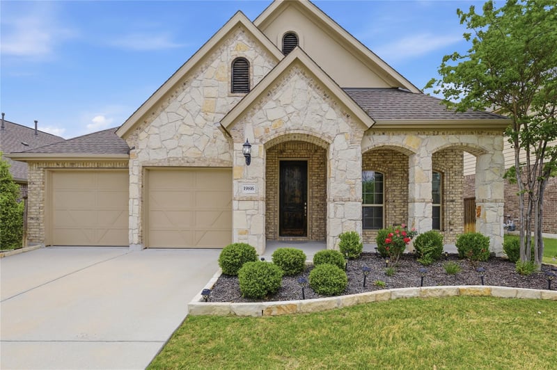 Virtual tour of 19816 Rhiannon Ln