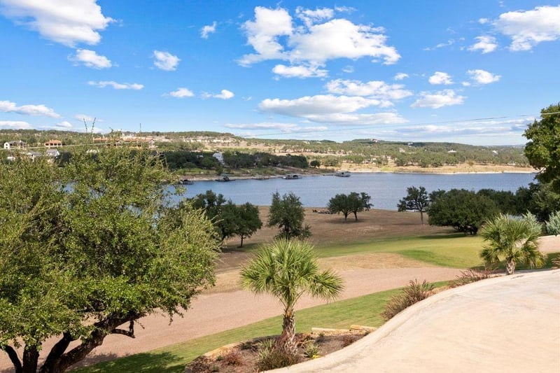 Virtual tour of 19833 Lakehurst LOOP