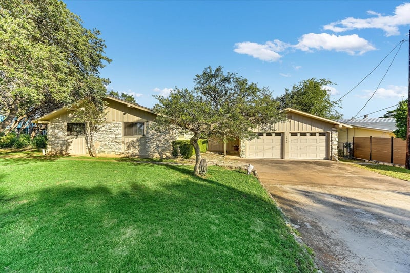 Virtual tour of 1984 Hilltop DR