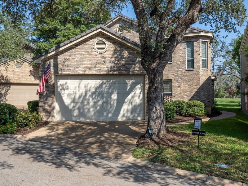 Virtual tour of 2 Champions LN