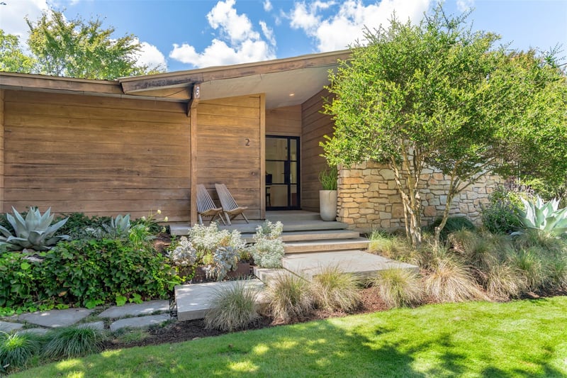 Virtual tour of 2 Hull CIR