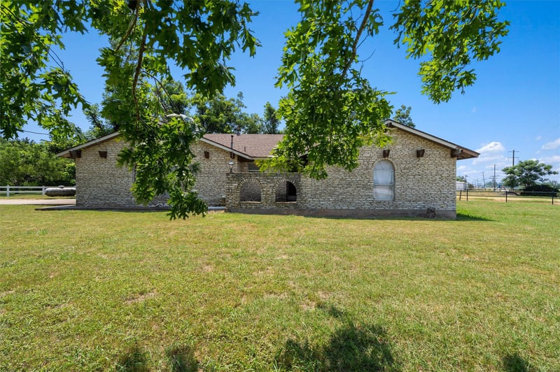 Virtual tour of 20 County Road 408