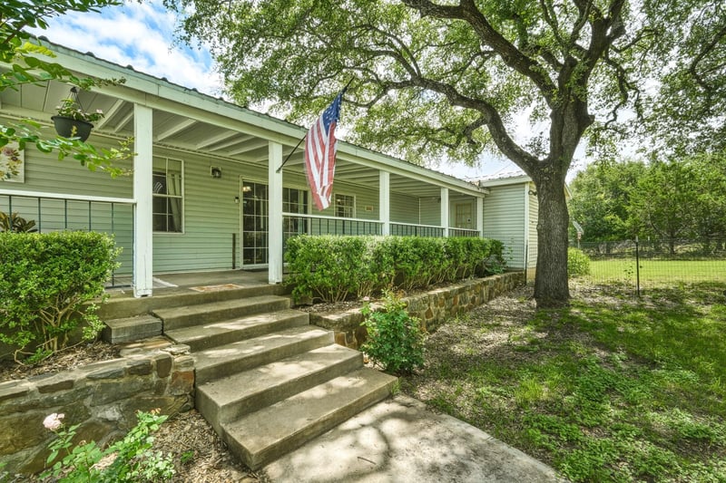 Virtual tour of 200 Autumn Ridge DR