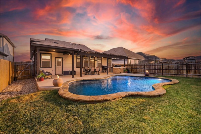 Virtual tour of 200 Capstone Rd