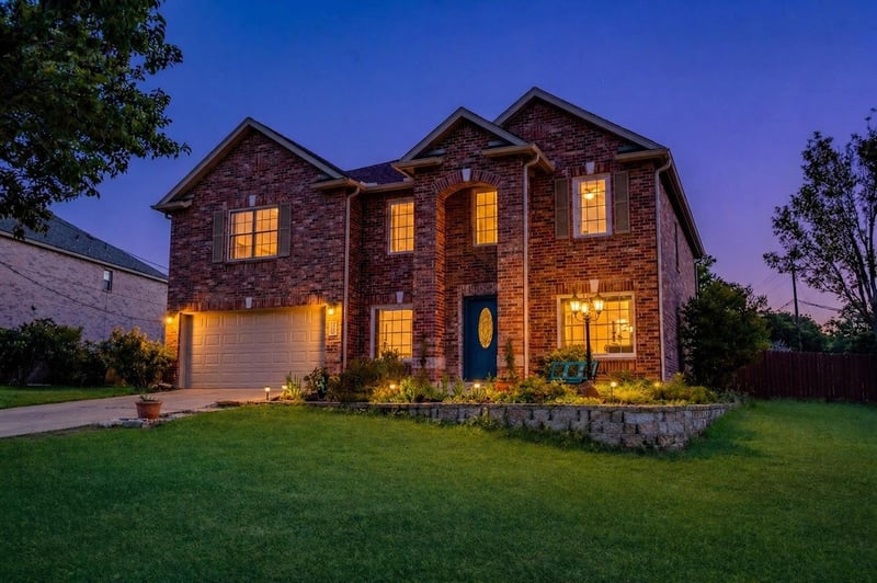 Virtual tour of 200 S Prairie Ln