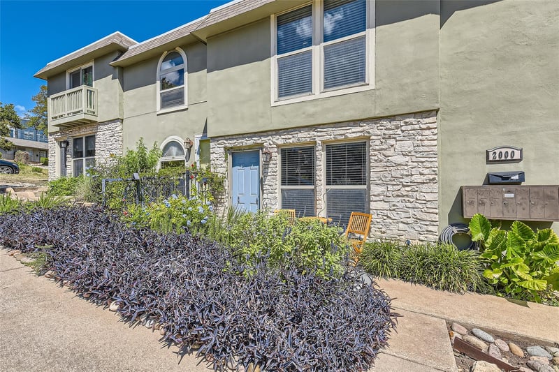 Virtual tour of 2000 Lightsey RD Unit #3