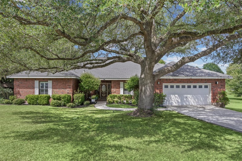 Virtual tour of 2000 Spinel RD