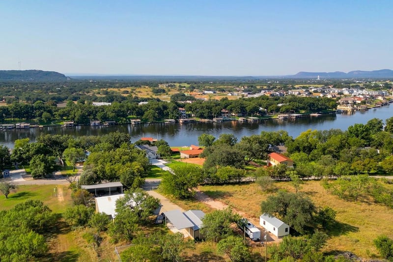 Virtual tour of 2000 Williams Lakeshore