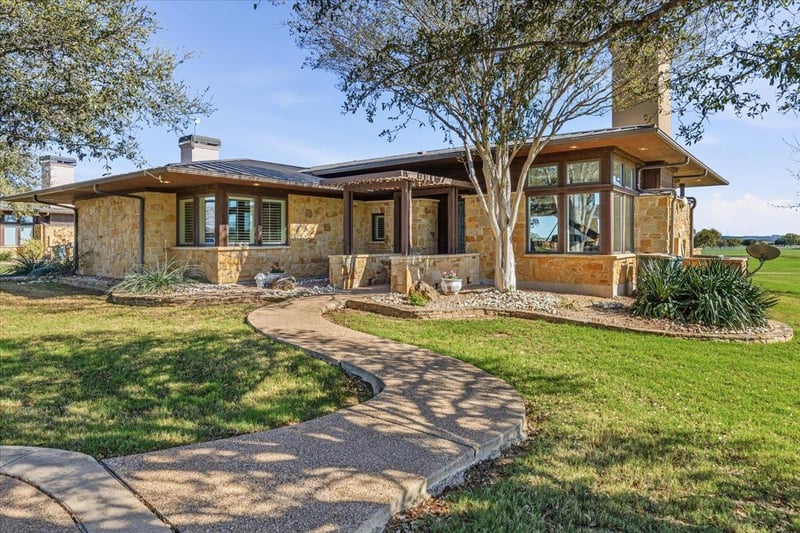 Virtual tour of 2001 Kahala Sunset DR