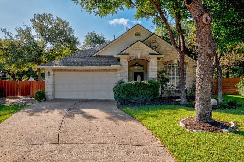 Virtual tour of 2001 Kimbrook Dr