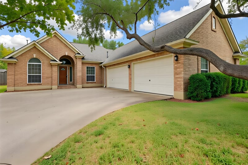 Virtual tour of 2001  Lacey Oak Cv