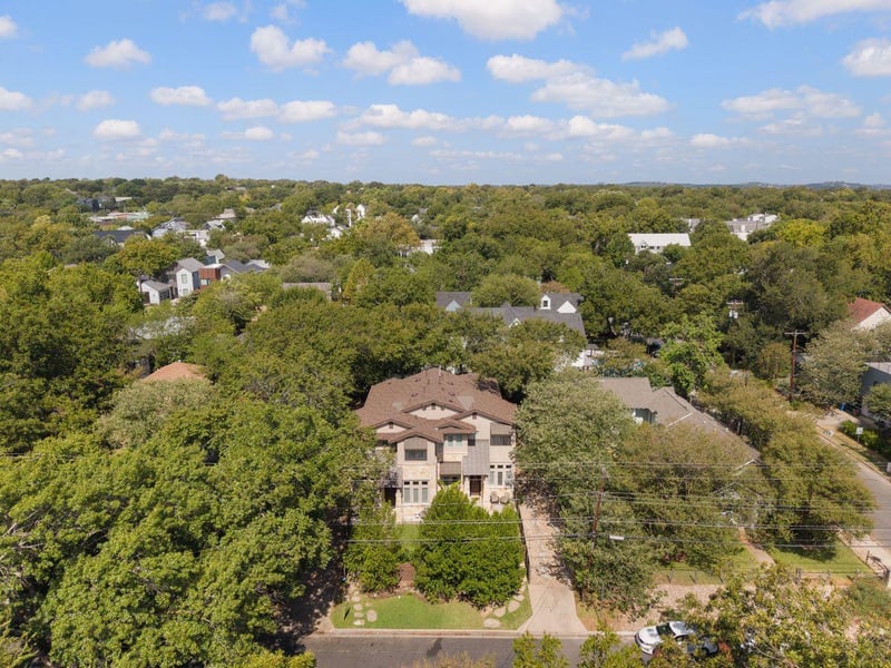 Virtual tour of 2002 Kinney Ave Unit #A