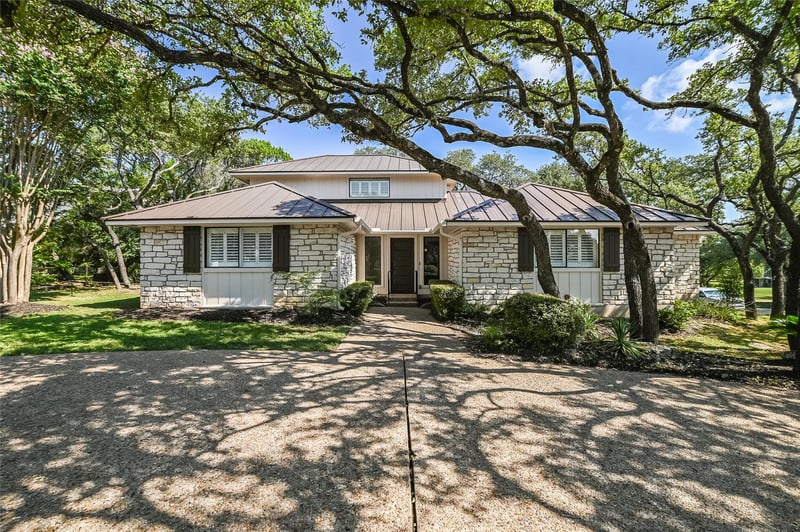 Virtual tour of 2002 Lakeway Blvd