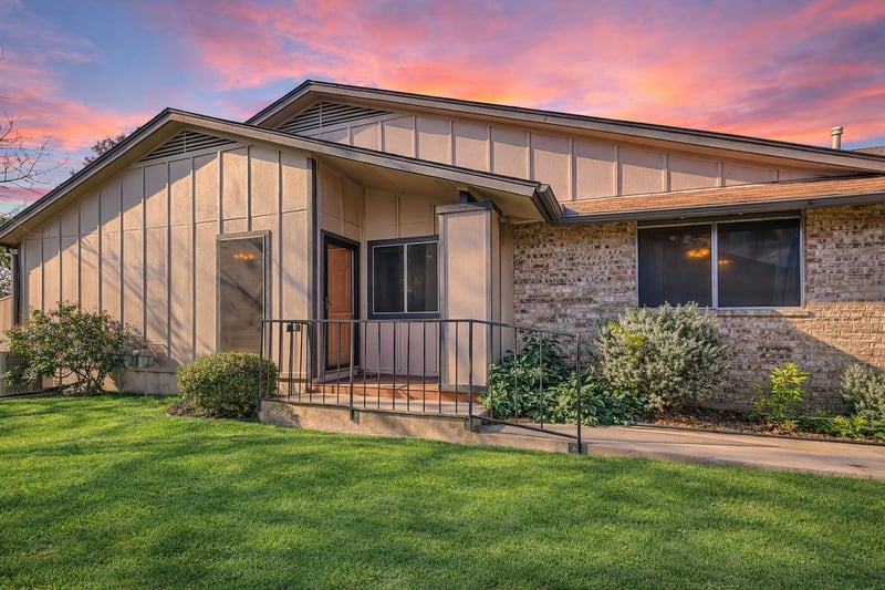 Virtual tour of 2002 Verbena Dr Unit #1336B