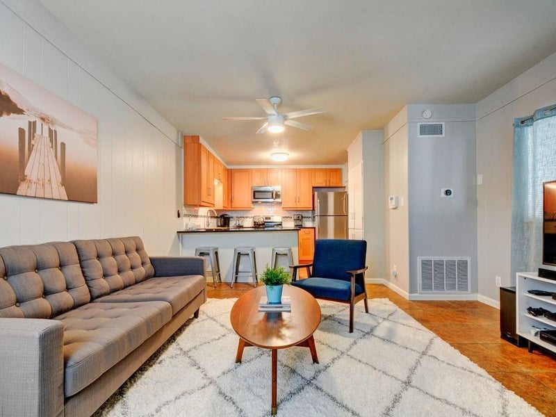 Virtual tour of 2003 Rabb Glen ST Unit #2