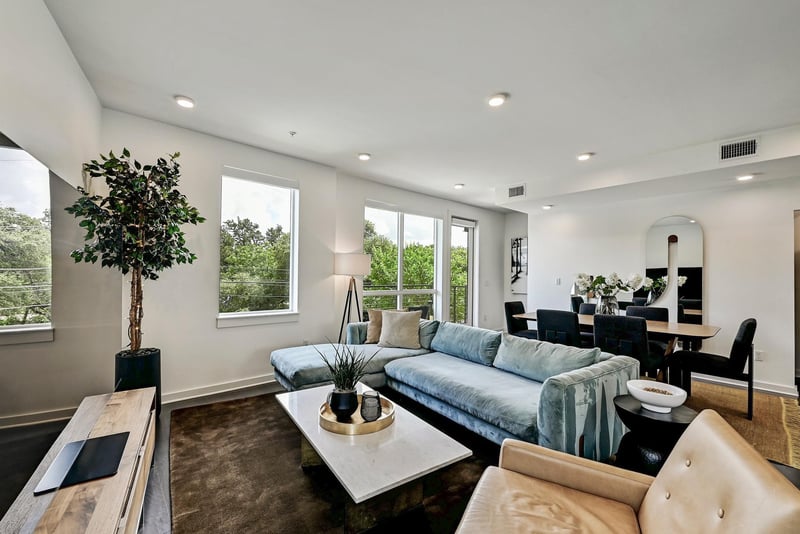 Virtual tour of 2003 Wilson ST Unit #1