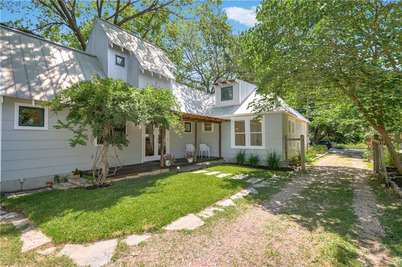 Virtual tour of 2004 Kinney Ave