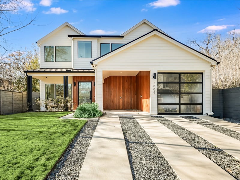 Virtual tour of 2004 Oxford Ave
