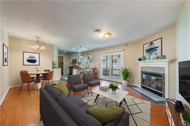 Virtual tour of 2004 Teakwood DR
