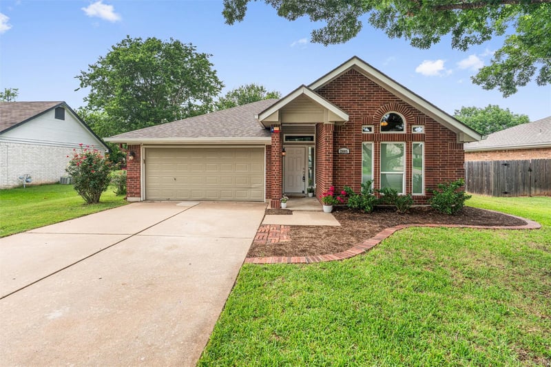 Virtual tour of 2005 E 19th ST
