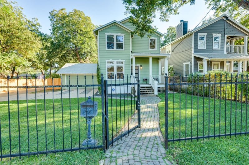 Virtual tour of 2005 E 21st St