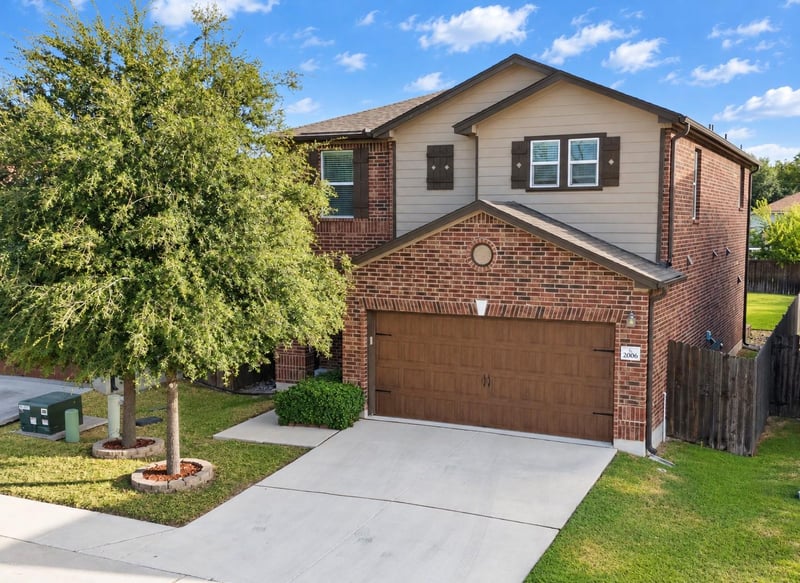 Virtual tour of 2006 Fretboard St